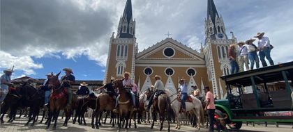 Imagen de Cientos de arrieros partieron de Abejorral para rendir homenaje a la colonización paisa