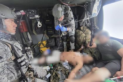 Imagen de  Tres soldados heridos por explosivos fueron evacuados desde Anorí por el CACOM 5