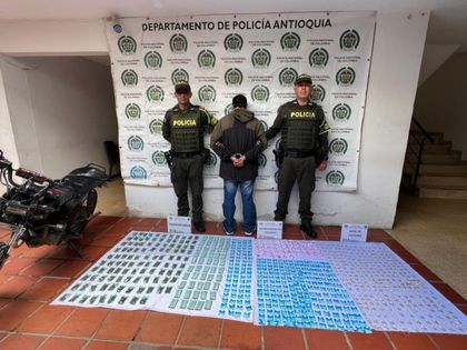 Imagen de Un hombre fue capturado en la vía Medellín–Bogotá con más de 1.500 dosis de estupefacientes