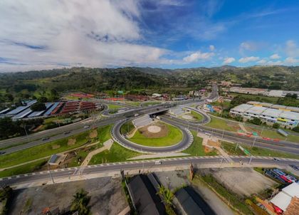 Imagen de  Antioquia pasará del 45 % al 73 % de sus vías pavimentadas en 2027