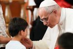 Imagen de El papa habla con un niño peruano sobre el fútbol y lo equipara con el camino de la vida