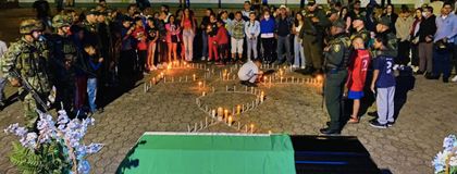 Imagen de  Con diversos elementos simbólicos, Argelia rechaza los asesinatos a miembros de la fuerza pública