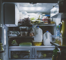 Qué alimentos nunca deben guardarse juntos en la nevera
