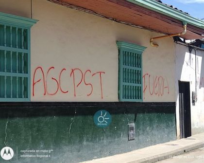 Imagen de Investigan letreros alusivos a las AGC en tres municipios del Oriente