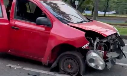 Indignación por ataque de encapuchados: Una niña de tres años viajaba en el vehículo impactado por papa bomba cerca a Univalle