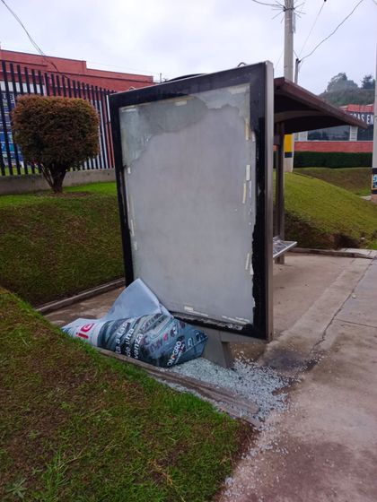 Imagen de Vandalizaron varias estaciones de Sitirio, a la más reciente le quebraron los vidrios