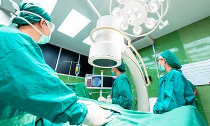 Procedimientos estéticos clandestinos ponen en alerta a médicos en Colombia