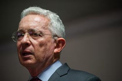 Imagen de  Privación de libertad contra Uribe será inmediata y en Rionegro. Según la jueza, hay “riesgo de fuga” 