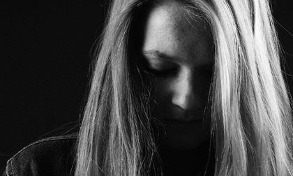 ¿Por qué nos enfermamos más cuando estamos tristes? La conexión entre las emociones y las defensas del cuerpo