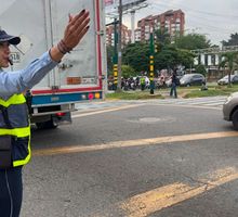 Estrategia ‘Ola Verde’ en Cali: agentes de tránsito y semáforos sincronizados