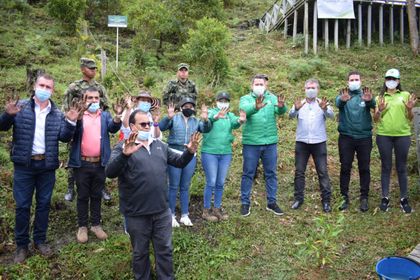 Imagen de  En Guatapé fueron sembrados los primeros 200 árboles para compensar la huella de carbono generada en Bioexpo 2021