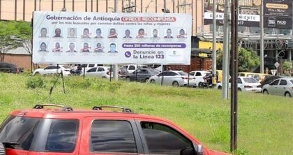 Imagen de  Instalaron vallas para capturar a los feminicidas y agresores más buscados en Antioquia