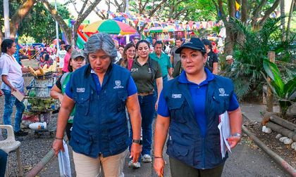 Notifican a comerciantes informales del Parque El Ingenio por uso indebido del espacio público