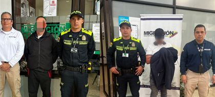 Imagen de  Detuvieron en el aeropuerto de Rionegro a dos buscados por delitos hacia menores cuando intentaban salir del país