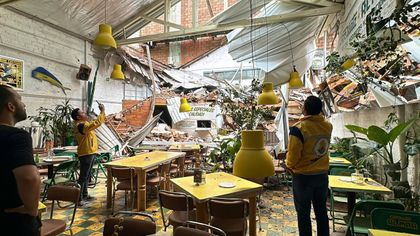 Imagen de Aguacero generó la caída de un muro en El Poblado: 10 personas lesionadas