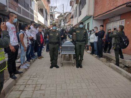 Imagen de  Despiden en San Vicente al policía asesinado en Chocó