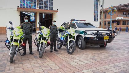 Imagen de  Con nuevas motocicletas y una patrulla, El Carmen fortalece el parque automotor de la Policía