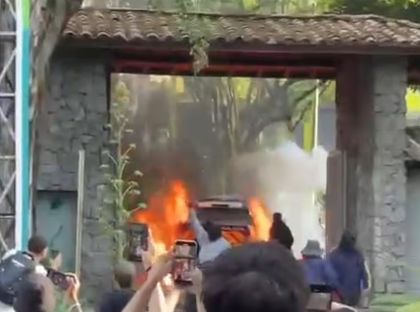 Imagen de  Alcalde de Medellín ordenó “retomar el orden” tras disturbios e incendio de patrulla en la U. de A. 