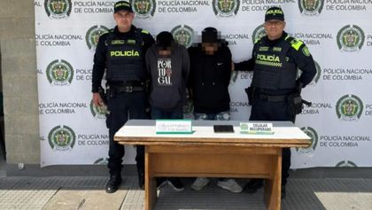 Imagen de Policía fuera de servicio persiguió y capturó a dos hombres tras intento de hurto en la estación Poblado