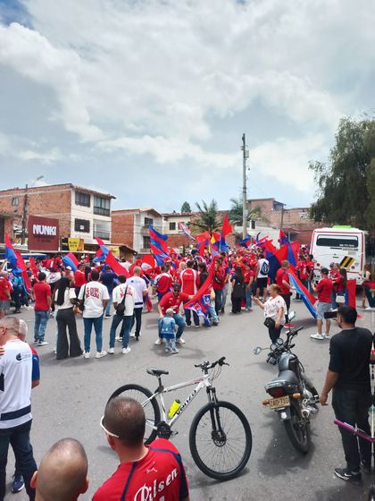 Imagen de  Fiesta roja en el Oriente previo a la final de esta noche entre el DIM y Santa Fe