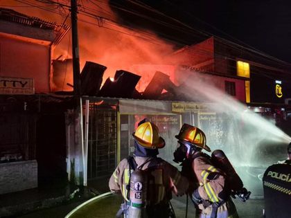 Imagen de  Bomberos de Rionegro entregan balance oficial del incendio que afectó cuatro inmuebles en San Antonio