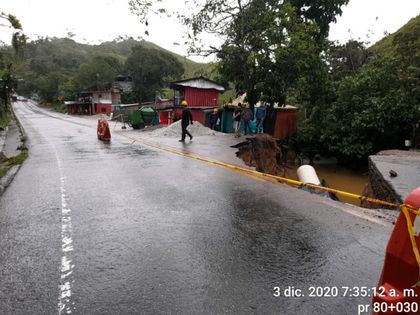 Cierran la Autopista Medellín-Bogotá, jurisdicción de San Luis, por pérdida de banca