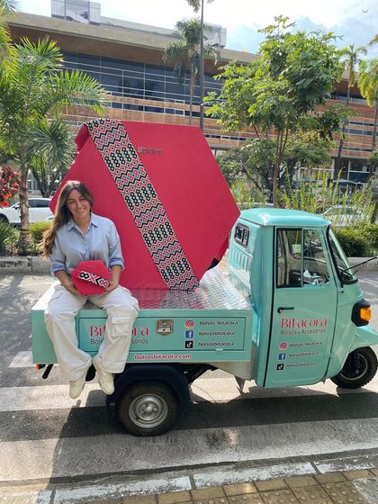 Imagen de  Emprendedora de El Santuario exhibe su marca de bolsos en la Feria de las Flores en Medellín