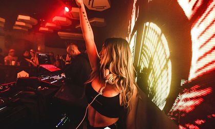 Tras agredir a una auxiliar, Dj caleña presentó disculpas