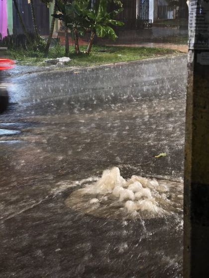 Imagen de  Fuertes lluvias en Medellín dejaron un motociclista desaparecido, desbordamientos y movimientos en masa