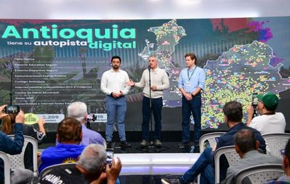 Imagen de  Antioquia supera los 3 480 puntos de conexión a internet con despliegue de antenas satelitales y fibra óptica