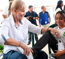 Gobernación del Valle entregó dotación de zapatos a estudiantes de La Cumbre y Yumbo