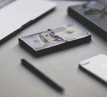 El dinero en la era de TikTok y los “finfluencers”