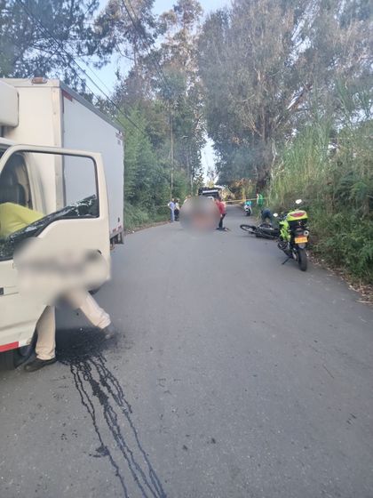Imagen de Padre e hijo, las dos personas que resultaron gravemente heridas en la vía Pontezuela-La Ceja