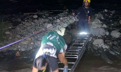 Rescate en el río Pance: así salvaron Bomberos de Cali a dos jóvenes atrapados en aguas rápidas