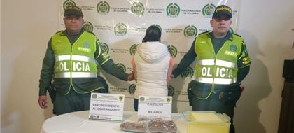 Imagen de Mujer que se movilizaba con cálculos biliares de bovinos de contrabando fue capturada en la autopista