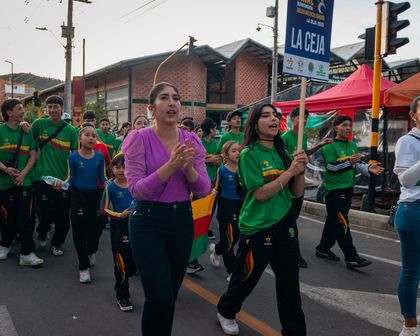 Imagen de Con desfile y alegría juvenil, La Ceja inauguró la final departamental de los Juegos Intercolegiados