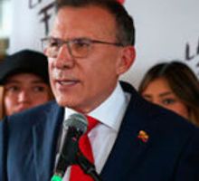 Roy no se jubila de la política