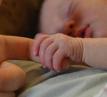 Cómo reducir infecciones del cordón umbilical