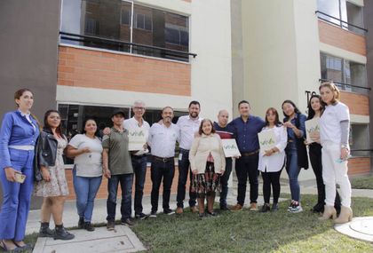 Imagen de Entregatón: familias rionegreras recibieron las llaves de su nueva vivienda