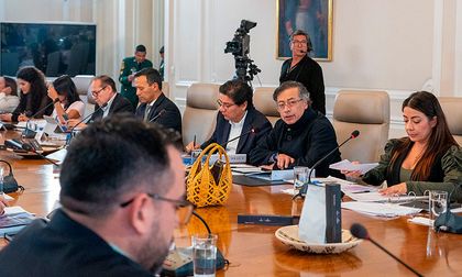 Petro insiste en la liquidación de las EPS en quiebra: estas son las implicaciones para afiliados y el sistema