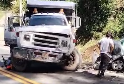 Imagen de Aparatoso accidente vía Don Diego-Llanogrande deja una persona atrapada en un vehículo