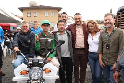 Imagen de  Recicladores de oficio en Marinilla recibieron dos motocargueros y elementos de protección