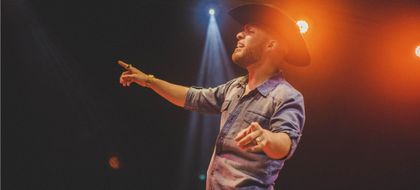 Imagen de  «Con esta te olvido», el más reciente sencillo del artista cejeño, Christian Montoya