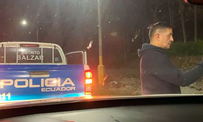 Padre Chucho sufre intento de secuestro y ataque armado en carretera de Ecuador