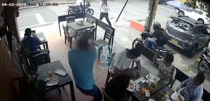 Imagen de Nuevas imágenes del impactante atraco frustrado por un escolta en restaurante de Medellín
