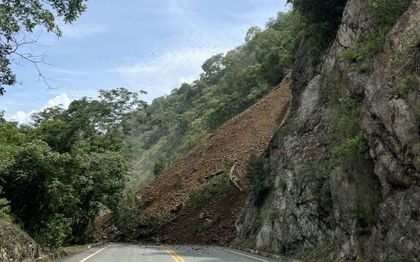 Imagen de  Impresionante: deslizamiento ocasionó el cierre total de la vía Bolombolo-Santa Fe de Antioquia