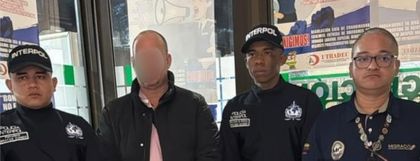 Imagen de  Capturaron en el aeropuerto de Rionegro a irlandés con circular roja de Interpol buscado por homicidio y porte de armas 