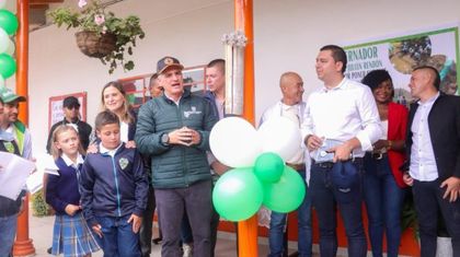 Imagen de  Alcaldía de Marinilla y Gobernación de Antioquia entregan vías rurales, viviendas intervenidas y una escuela renovada