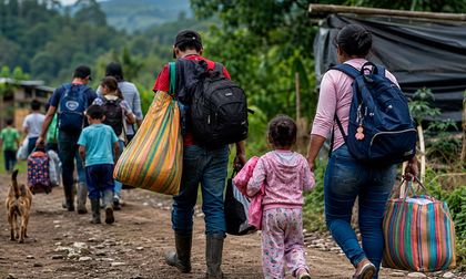 Desplazamiento forzado y confinamiento en Colombia dejaron más de 73.000 personas afectadas entre enero y mayo de 2026