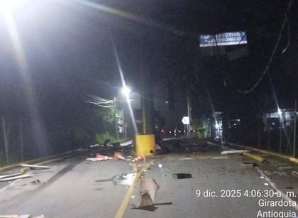 Imagen de Atentado con explosivos destruyó parte del peaje Cabildo en la vía entre Copacabana y Barbosa